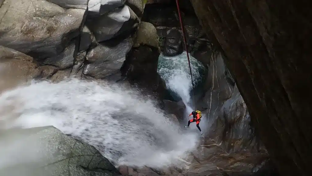 Individuelle Extreme Canyoning Tour buchen | Canyoning-Grenzenlos Allgäu | ab 16 Jahre ✓ ca. 5h ✓ Nur auf Anfrage buchbar ✓ für echte Profis