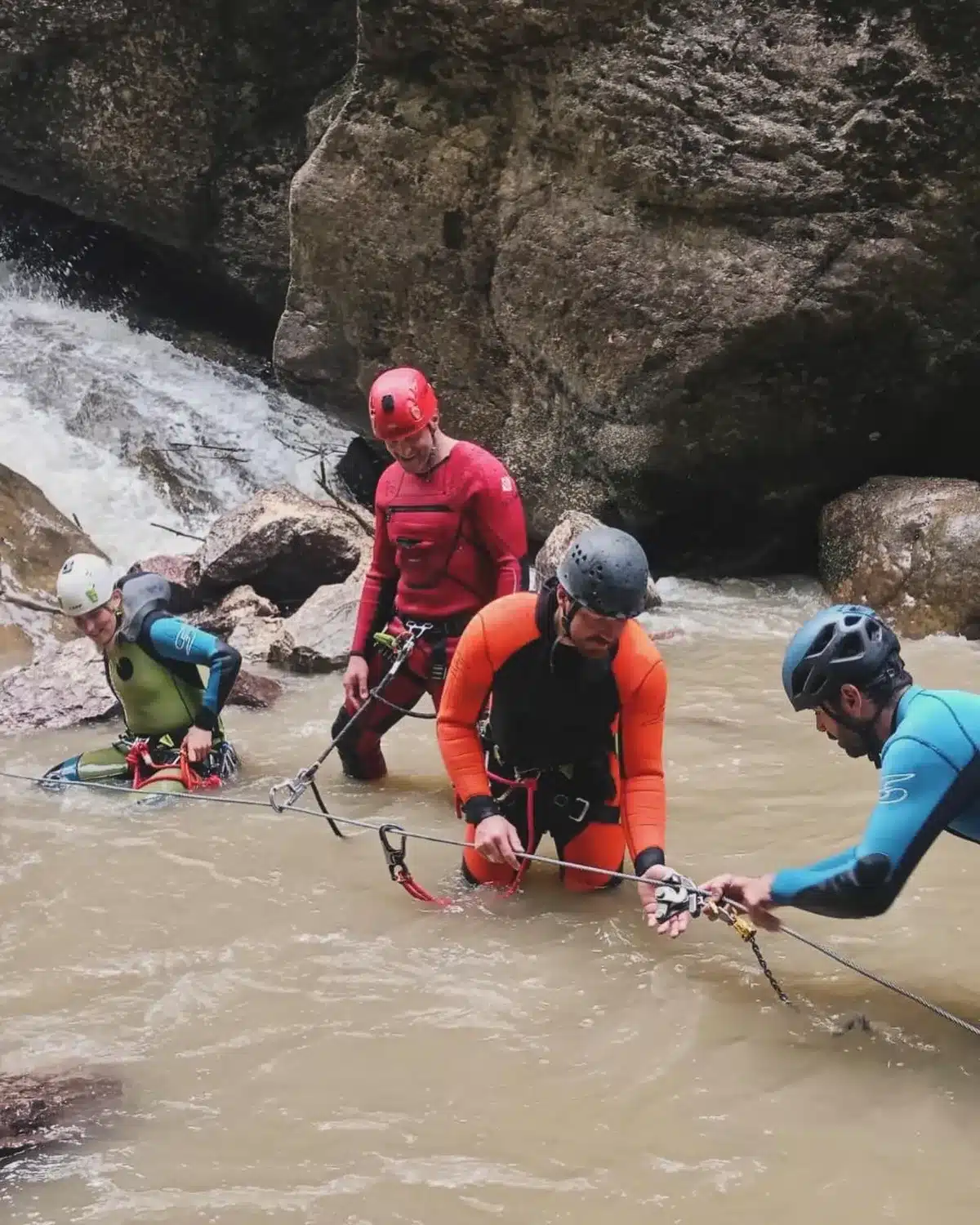 Vorbereitung der Schluchten zum Canyoning Saisonstart im Allgäu