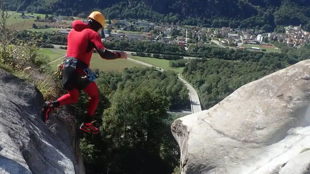 Canyoning Kobelache: Tagestour buchen | Canyoning-Grenzenlos Allgäu | ab 16 Jahre ✓ ca. 6h ✓ Österreich Vorarlberg ✓ für Fortgeschrittene Abenteurer ✓