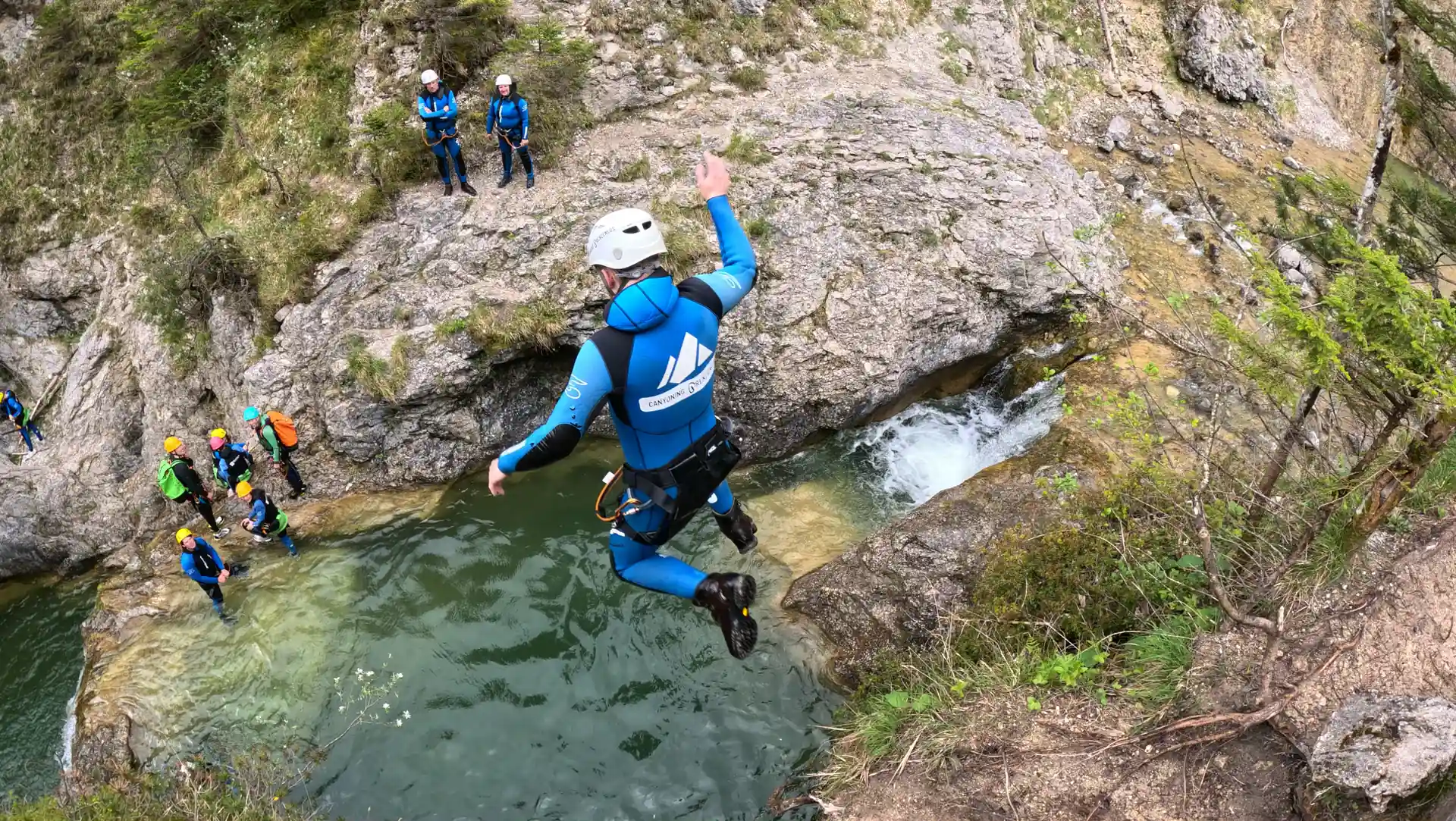 Canyoning Schwarzwasserbach: Tour buchen | Canyoning-Grenzenlos Allgäu | ab 14 Jahre ✓ ca. 3,5h ✓ Österreich Kleinwalsertal ✓ 9m Sprung ✓ Einsteiger ✓