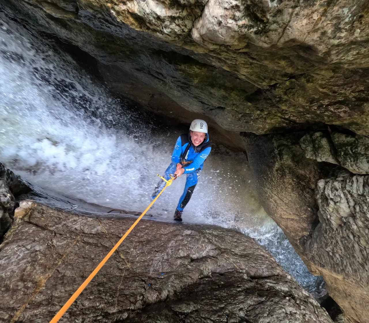 Klettern vs. Canyoning - Outdoorsportarten im Vergleich