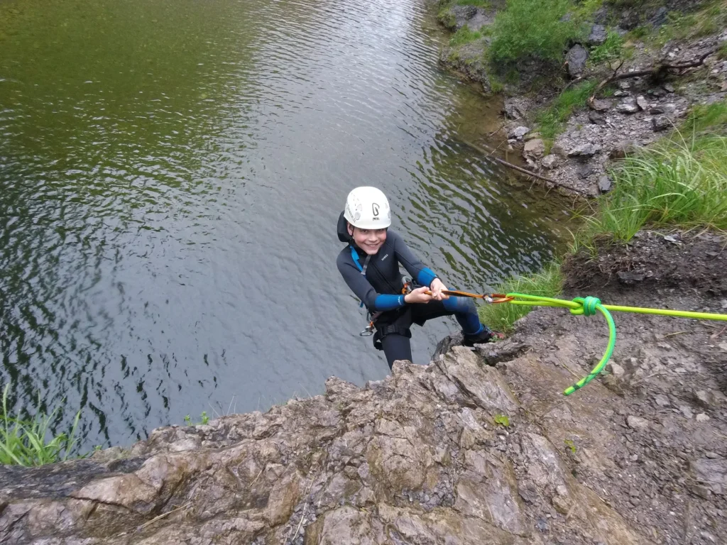 Canyoning mit Kindern – Geht das? 2 Kinder beim Canyoning